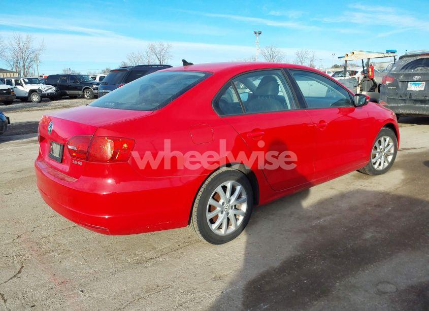 Photo 4 of 2011 Volkswagen Jetta 2.5L SE (VIN 3VWDZ7AJ8BM399549)