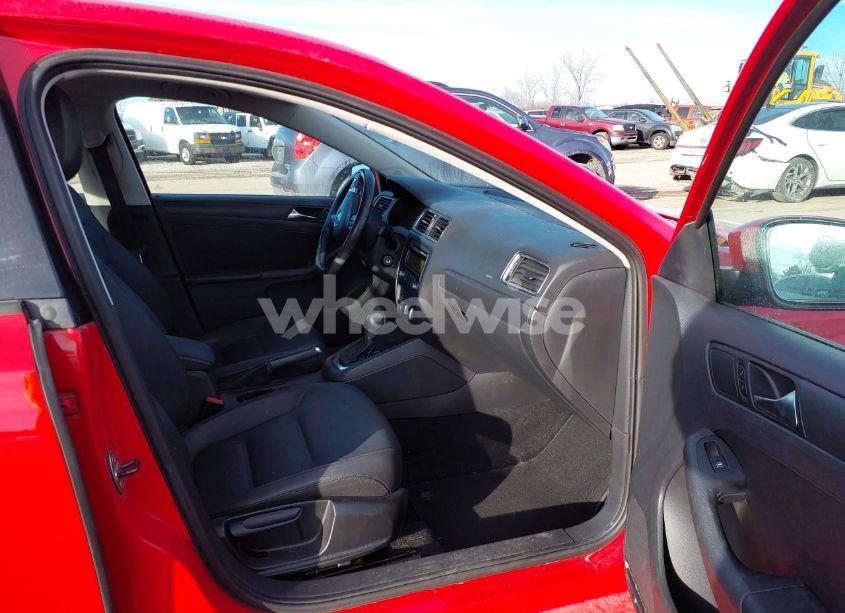 Photo 5 of 2011 Volkswagen Jetta 2.5L SE (VIN 3VWDZ7AJ8BM399549)