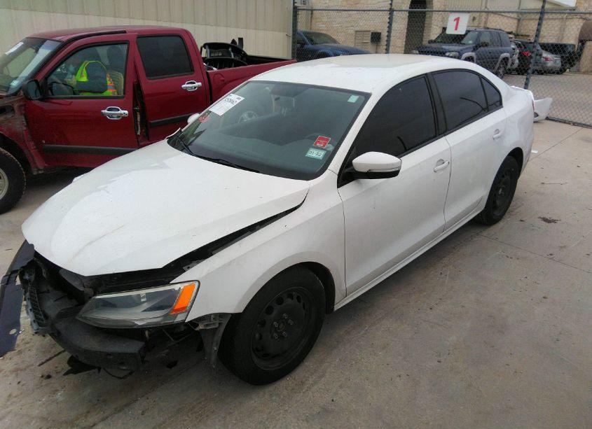 Photo 2 of 2011 Volkswagen Jetta 2.5L SE (VIN 3VWDZ7AJ9BM043241)