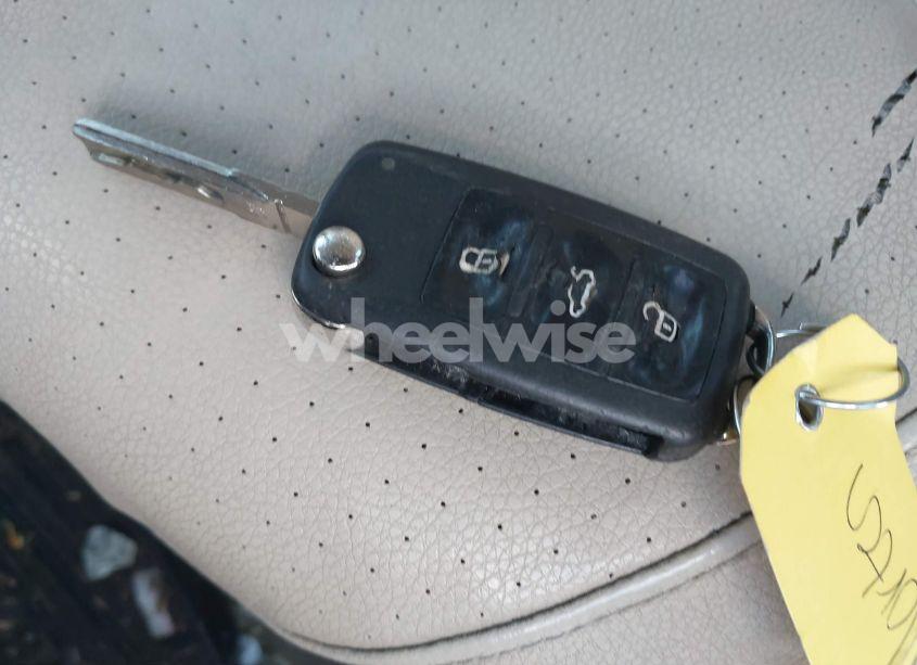 Photo 11 of 2011 Volkswagen Jetta 2.5L SE (VIN 3VWDZ7AJ9BM302598)