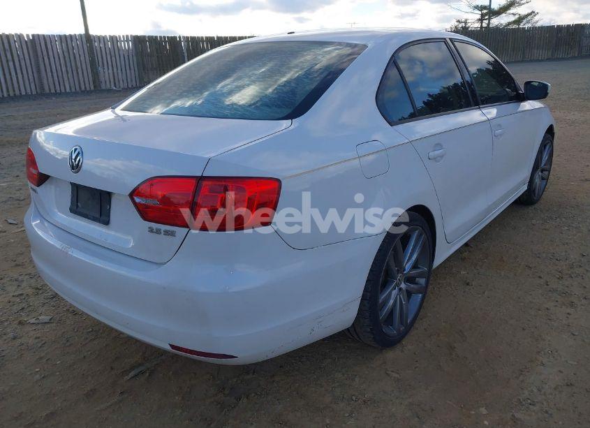 Photo 4 of 2011 Volkswagen Jetta 2.5L SE (VIN 3VWDZ7AJ9BM302598)