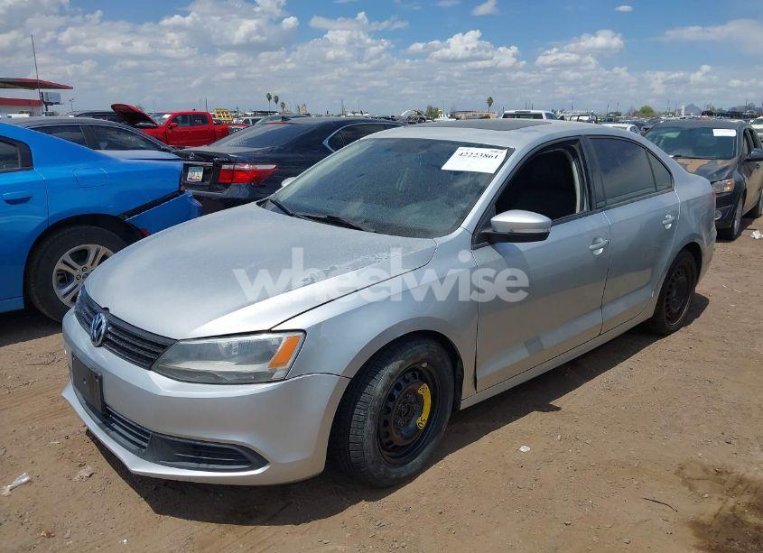 Photo 2 of 2011 Volkswagen Jetta 2.5L SE (VIN 3VWDZ7AJ9BM324911)