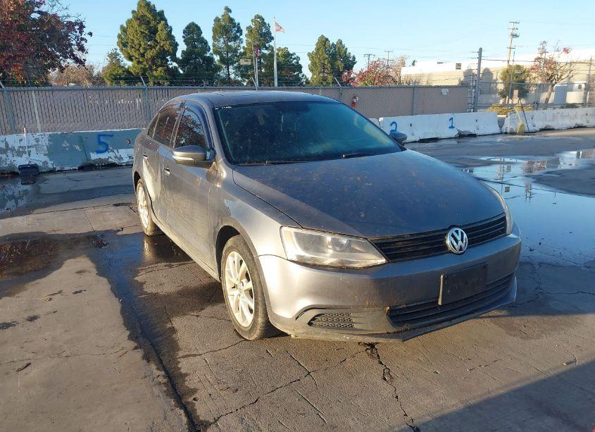 2011 Volkswagen Jetta 2.5L SE (VIN 3VWDZ7AJ9BM329378) main photo