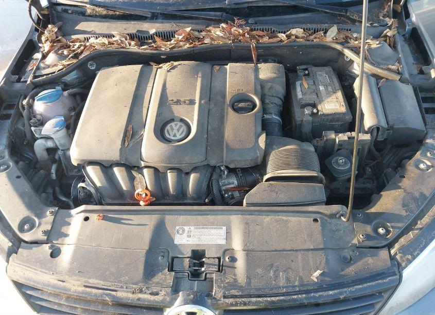 Photo 10 of 2011 Volkswagen Jetta 2.5L SE (VIN 3VWDZ7AJ9BM329378)