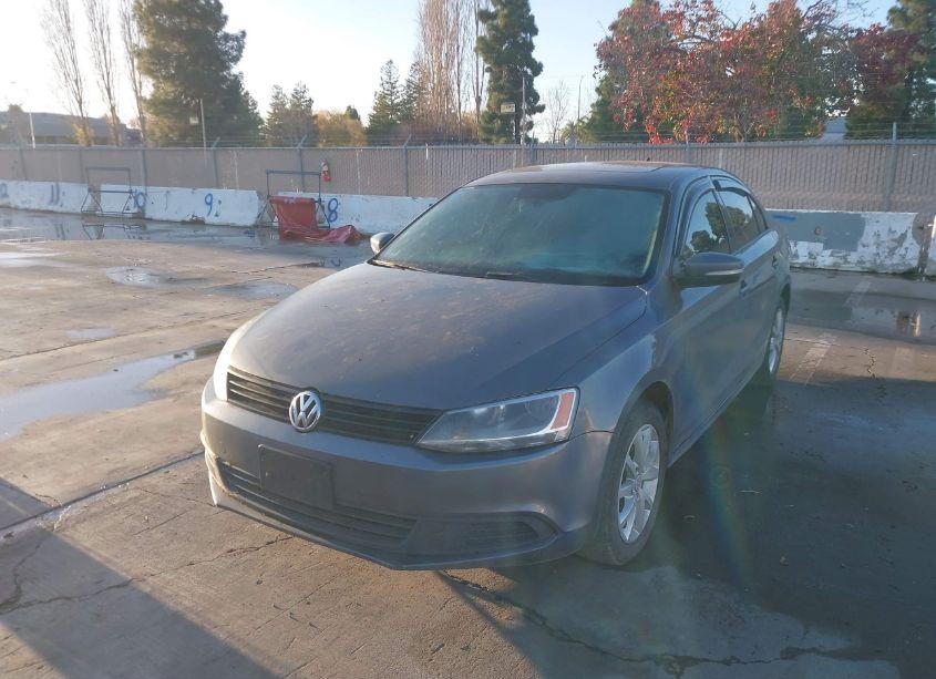 Photo 2 of 2011 Volkswagen Jetta 2.5L SE (VIN 3VWDZ7AJ9BM329378)