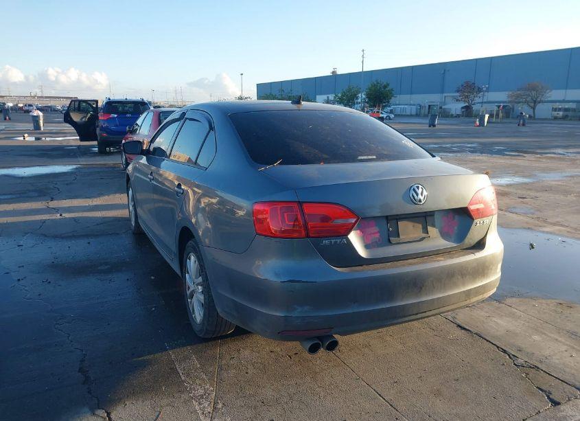 Photo 3 of 2011 Volkswagen Jetta 2.5L SE (VIN 3VWDZ7AJ9BM329378)