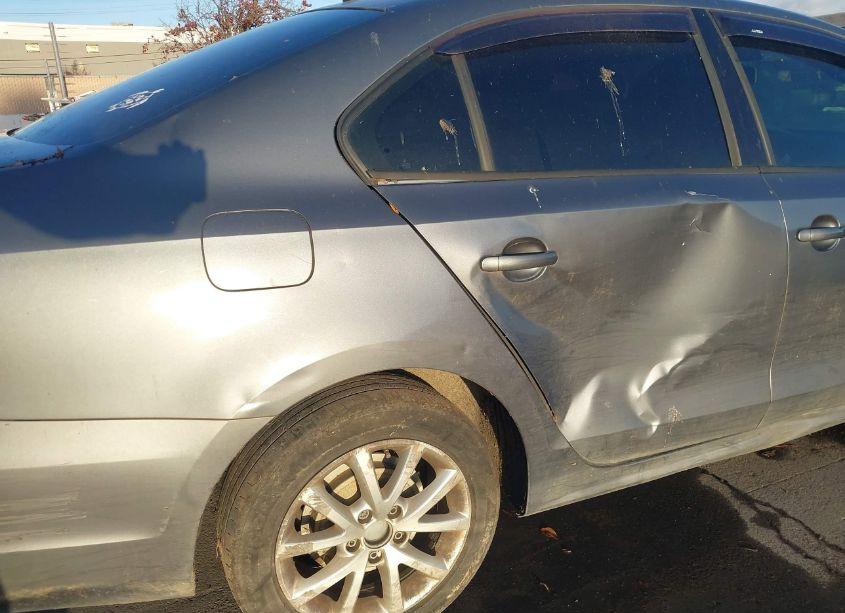 Photo 6 of 2011 Volkswagen Jetta 2.5L SE (VIN 3VWDZ7AJ9BM329378)