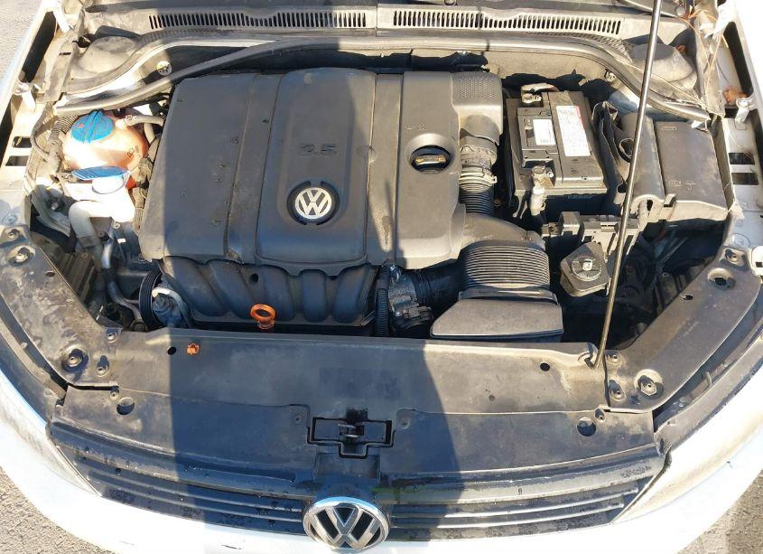Photo 10 of 2011 Volkswagen Jetta 2.5L SE (VIN 3VWDZ7AJ9BM331275)