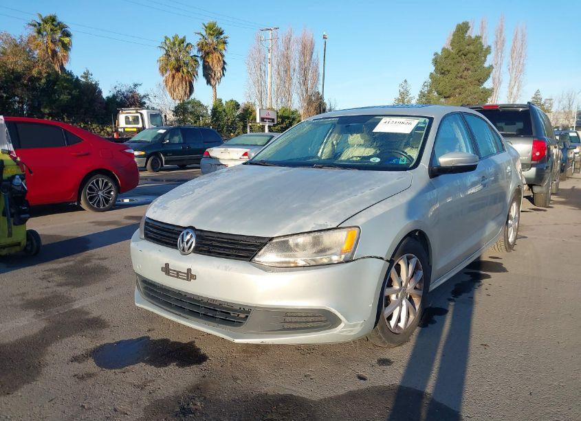 Photo 2 of 2011 Volkswagen Jetta 2.5L SE (VIN 3VWDZ7AJ9BM331275)