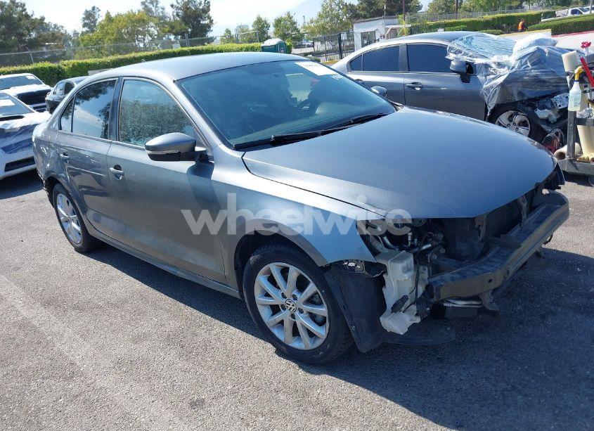 2011 Volkswagen Jetta 2.5L SE (VIN 3VWDZ7AJXBM011639) main photo