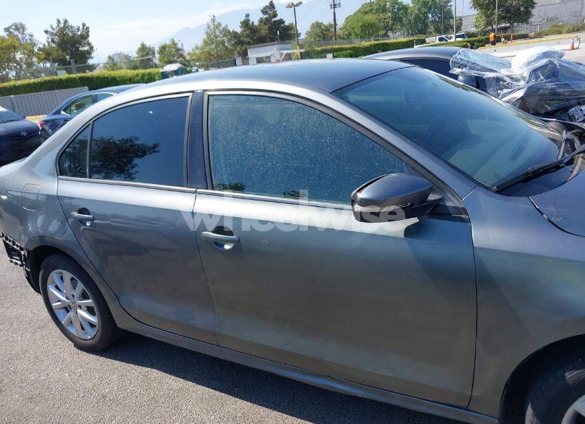 Photo 14 of 2011 Volkswagen Jetta 2.5L SE (VIN 3VWDZ7AJXBM011639)