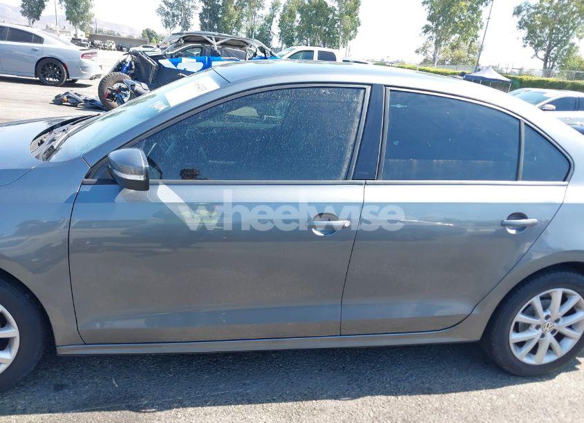 Photo 15 of 2011 Volkswagen Jetta 2.5L SE (VIN 3VWDZ7AJXBM011639)