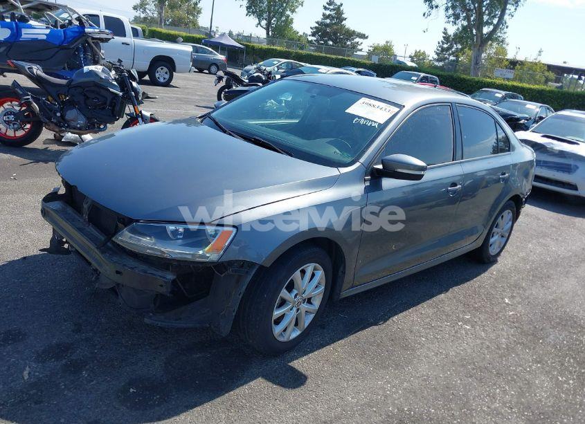 Photo 2 of 2011 Volkswagen Jetta 2.5L SE (VIN 3VWDZ7AJXBM011639)