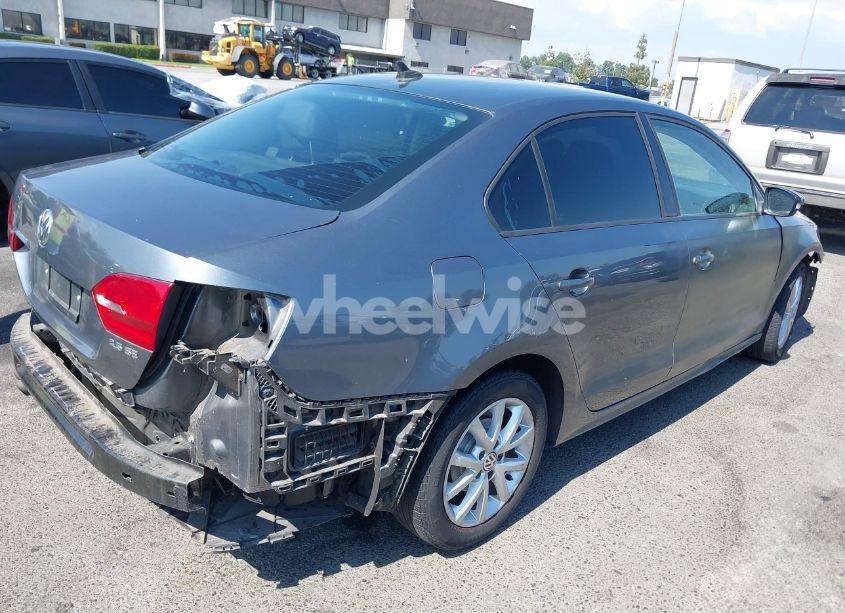 Photo 4 of 2011 Volkswagen Jetta 2.5L SE (VIN 3VWDZ7AJXBM011639)