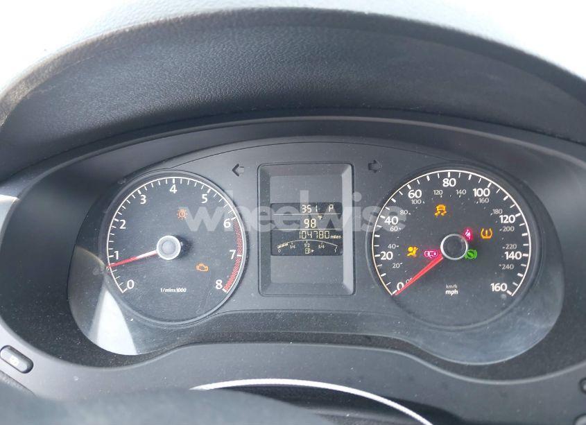 Photo 7 of 2011 Volkswagen Jetta 2.5L SE (VIN 3VWDZ7AJXBM011639)