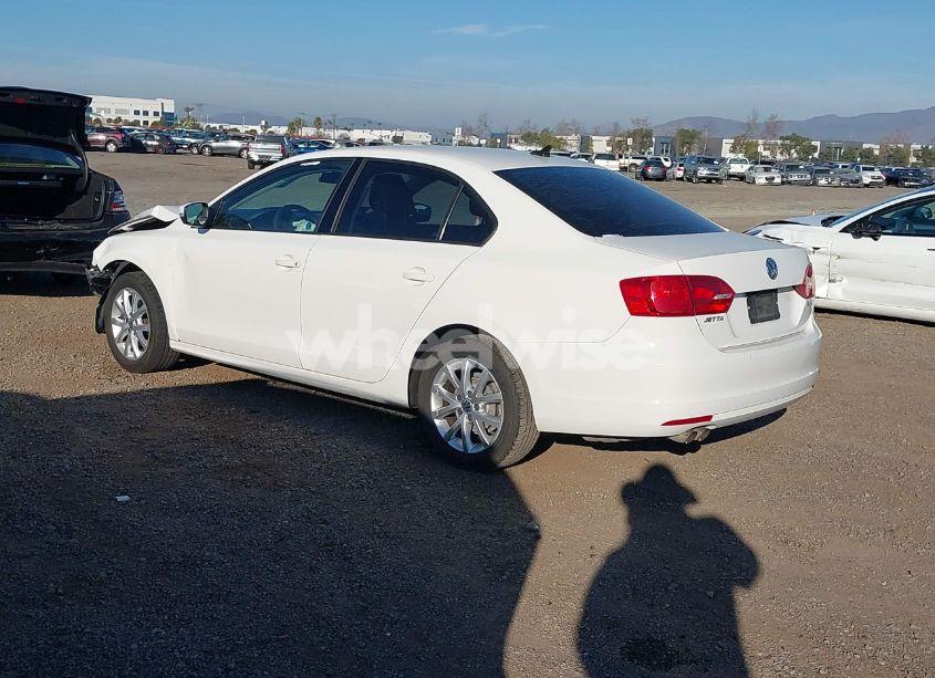 Photo 3 of 2011 Volkswagen Jetta 2.5L SE (VIN 3VWDZ7AJXBM040834)