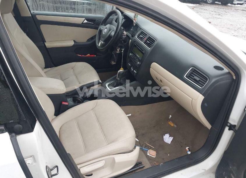 Photo 5 of 2011 Volkswagen Jetta 2.5L SE (VIN 3VWDZ7AJXBM051980)