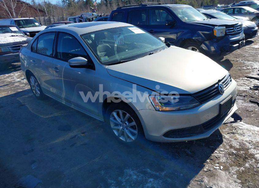 2011 Volkswagen Jetta 2.5L SE (VIN 3VWDZ7AJXBM338722) main photo