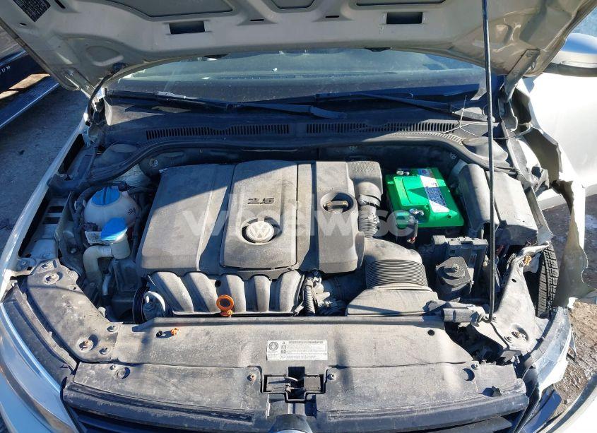 Photo 10 of 2011 Volkswagen Jetta 2.5L SE (VIN 3VWDZ7AJXBM338722)