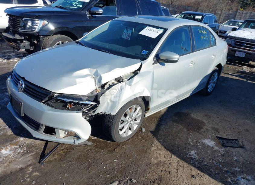 Photo 2 of 2011 Volkswagen Jetta 2.5L SE (VIN 3VWDZ7AJXBM338722)