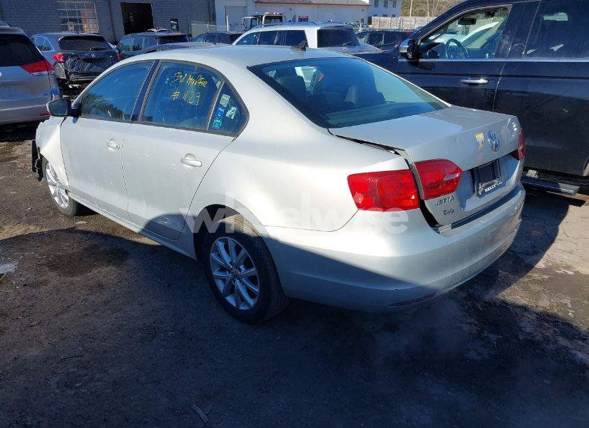 Photo 3 of 2011 Volkswagen Jetta 2.5L SE (VIN 3VWDZ7AJXBM338722)