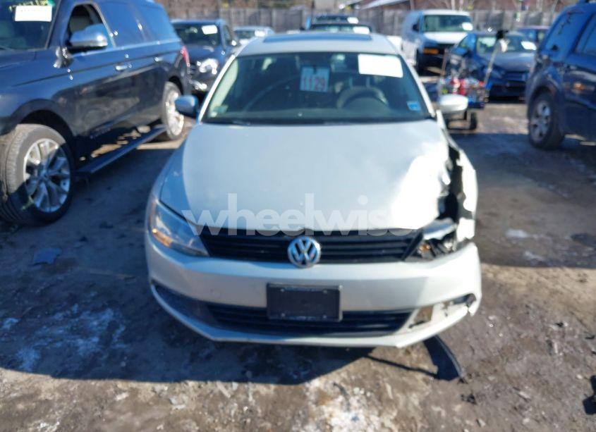 Photo 6 of 2011 Volkswagen Jetta 2.5L SE (VIN 3VWDZ7AJXBM338722)