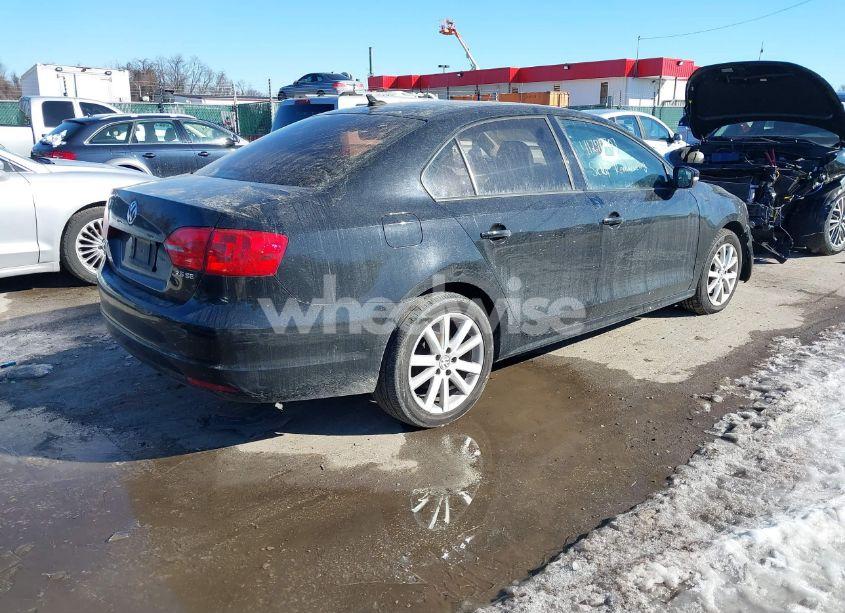 Photo 4 of 2011 Volkswagen Jetta 2.5L SE (VIN 3VWDZ7AJXBM377066)