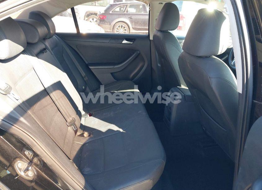 Photo 8 of 2011 Volkswagen Jetta 2.5L SE (VIN 3VWDZ7AJXBM377066)