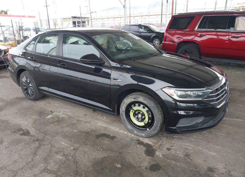 2019 Volkswagen Jetta SEL (VIN 3VWE57BU1KM040293) main photo