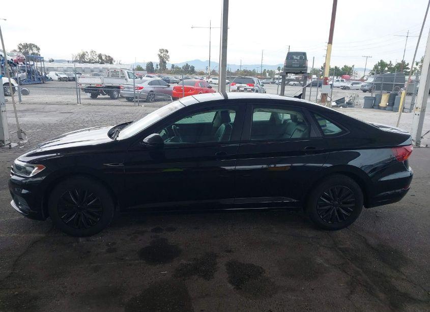 Photo 15 of 2019 Volkswagen Jetta SEL (VIN 3VWE57BU1KM040293)