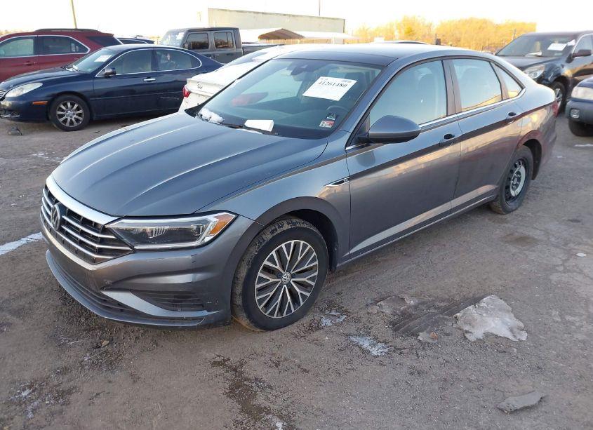 Photo 2 of 2019 Volkswagen Jetta SEL (VIN 3VWE57BU1KM082835)