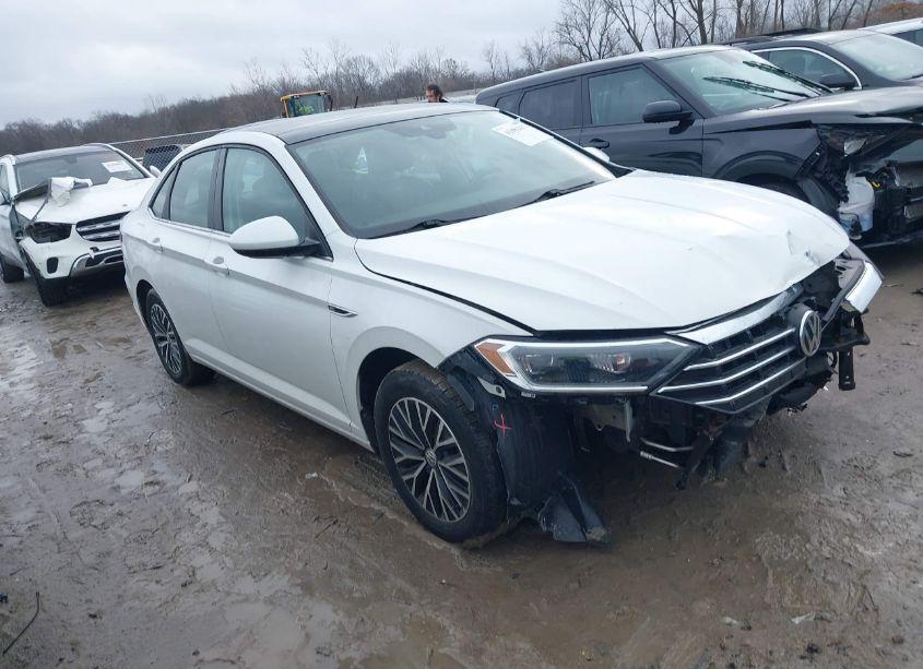 2019 Volkswagen Jetta SEL (VIN 3VWE57BU1KM253552) main photo