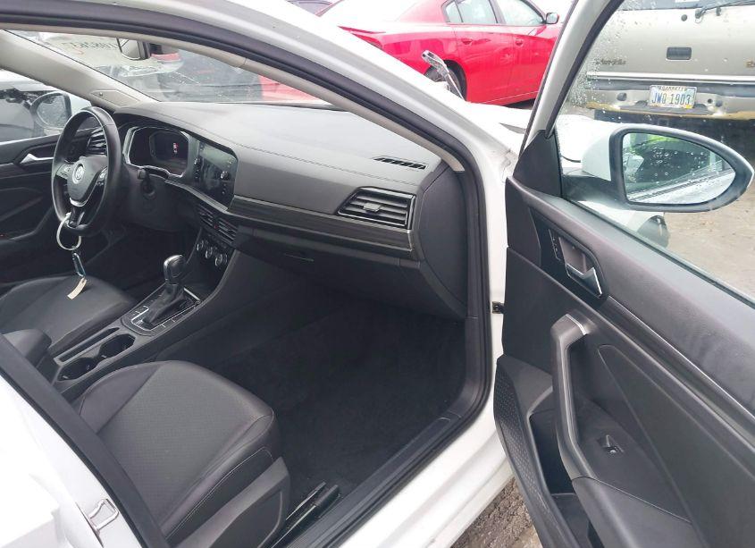 Photo 5 of 2019 Volkswagen Jetta SEL (VIN 3VWE57BU1KM253552)