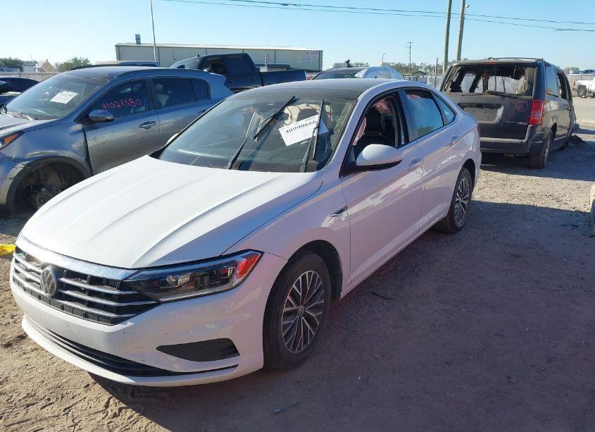 Photo 2 of 2019 Volkswagen Jetta SEL (VIN 3VWE57BU2KM010011)