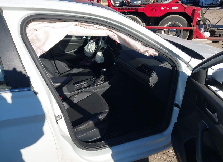 Photo 5 of 2019 Volkswagen Jetta SEL (VIN 3VWE57BU2KM010011)