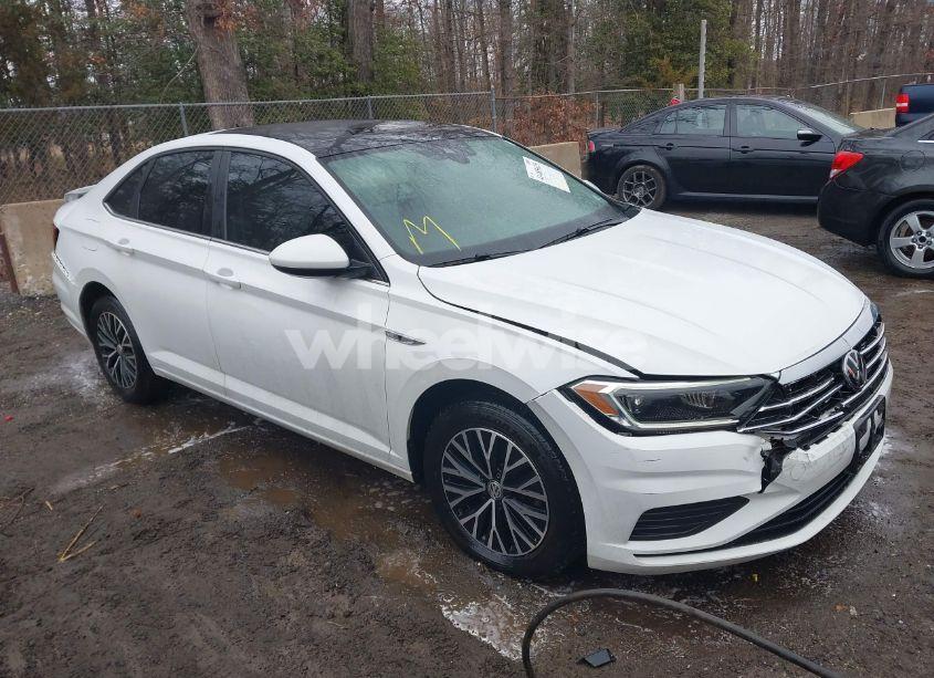 2019 Volkswagen Jetta 1.4T SEL (VIN 3VWE57BU2KM232242) main photo