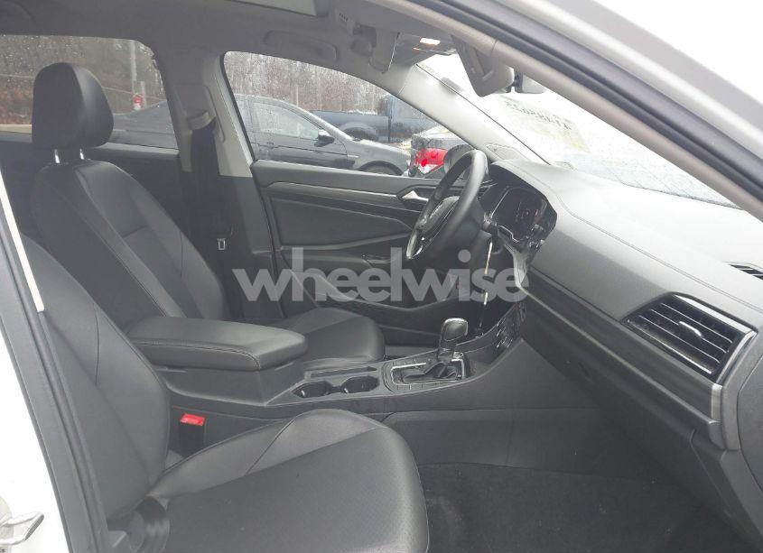 Photo 5 of 2019 Volkswagen Jetta 1.4T SEL (VIN 3VWE57BU2KM232242)