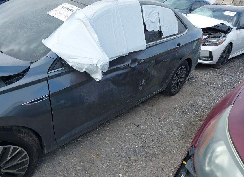 Photo 17 of 2019 Volkswagen Jetta SEL (VIN 3VWE57BU3KM030753)