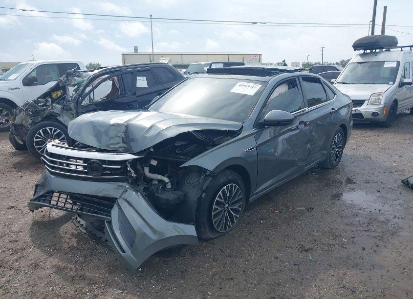 Photo 2 of 2019 Volkswagen Jetta SEL (VIN 3VWE57BU3KM030753)