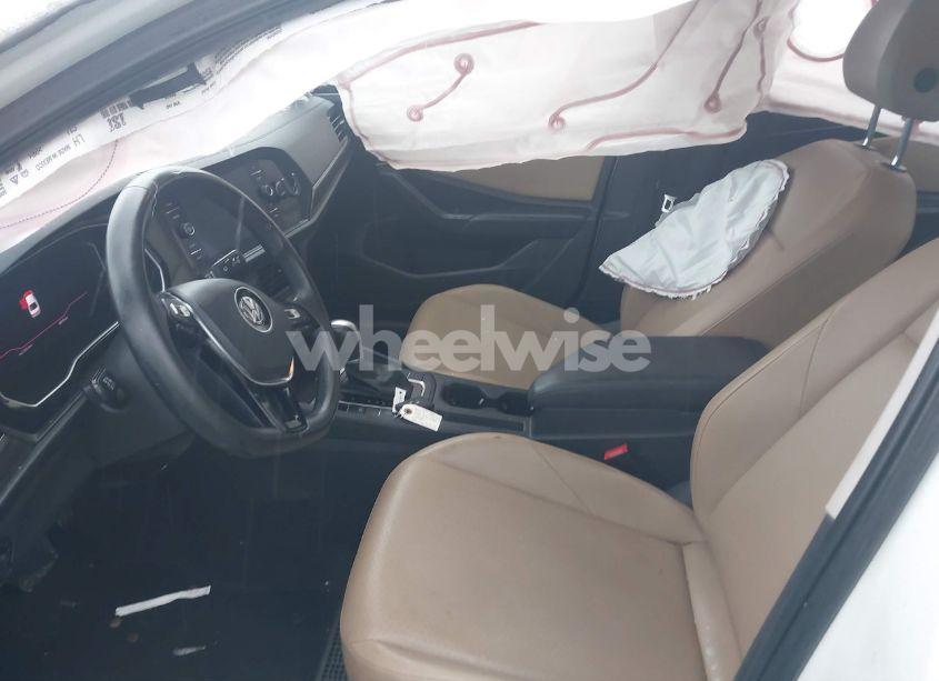 Photo 5 of 2019 Volkswagen Jetta SEL (VIN 3VWE57BU8KM273765)