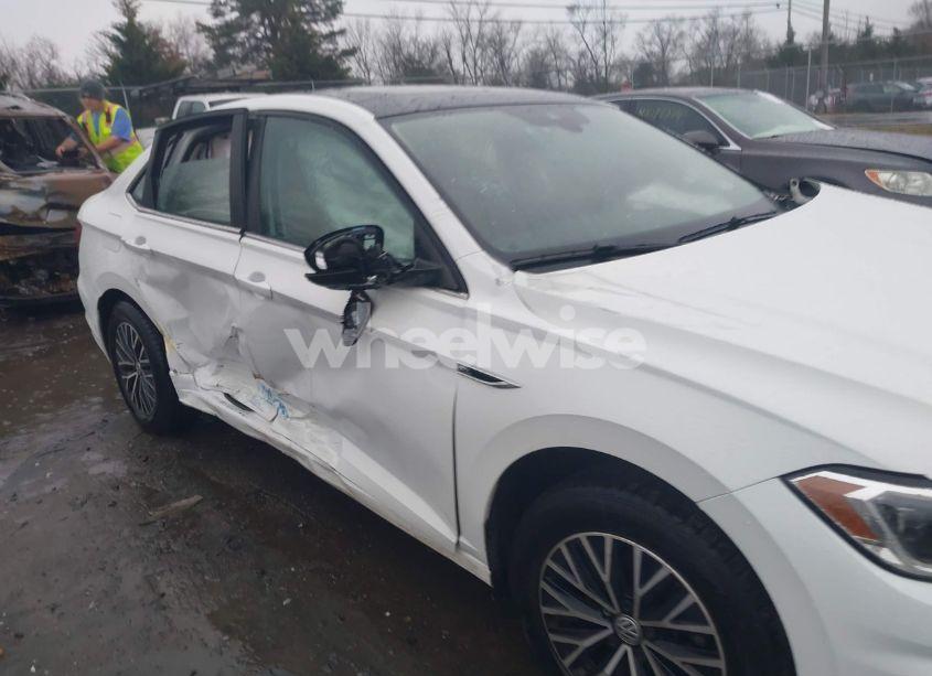 Photo 6 of 2019 Volkswagen Jetta SEL (VIN 3VWE57BU8KM273765)