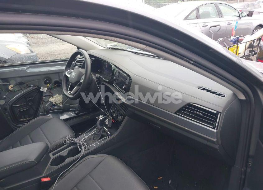 Photo 5 of 2024 Volkswagen Jetta 1.5T SE (VIN 3VWEM7BU0RM036958)