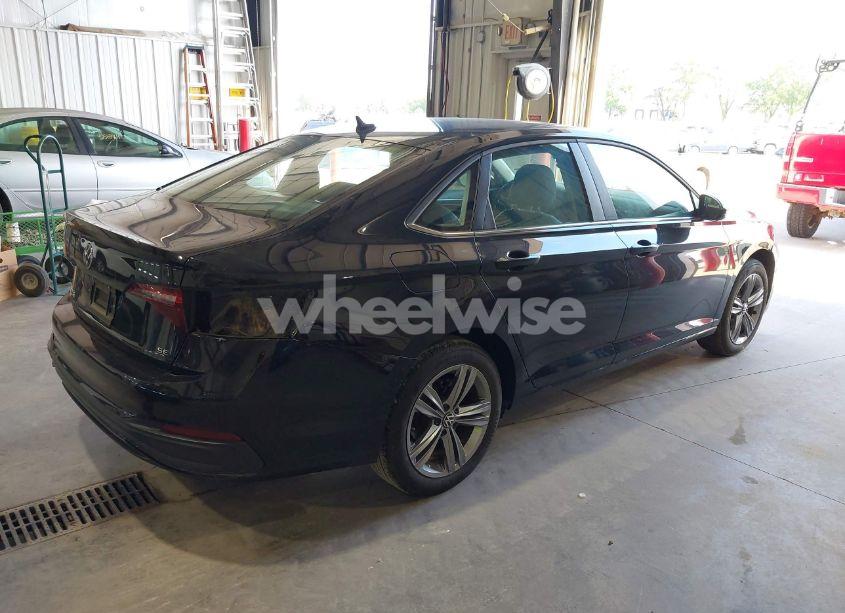 Photo 4 of 2024 Volkswagen Jetta 1.5T SE (VIN 3VWEM7BU2RM007977)