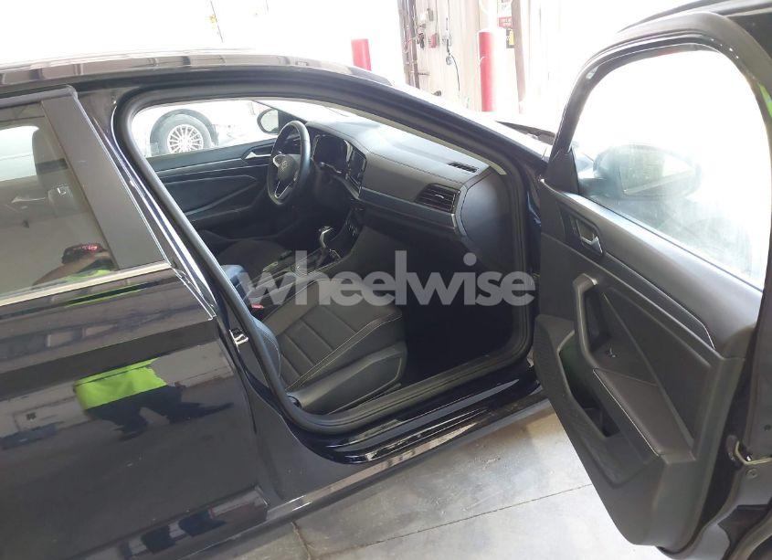 Photo 5 of 2024 Volkswagen Jetta 1.5T SE (VIN 3VWEM7BU2RM007977)