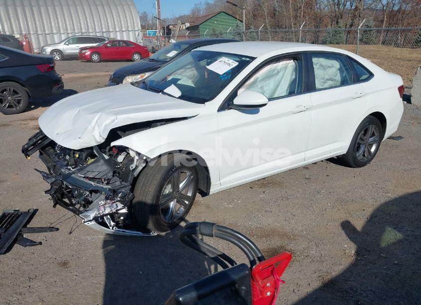 Photo 2 of 2024 Volkswagen Jetta 1.5T SE (VIN 3VWEM7BU5RM029214)