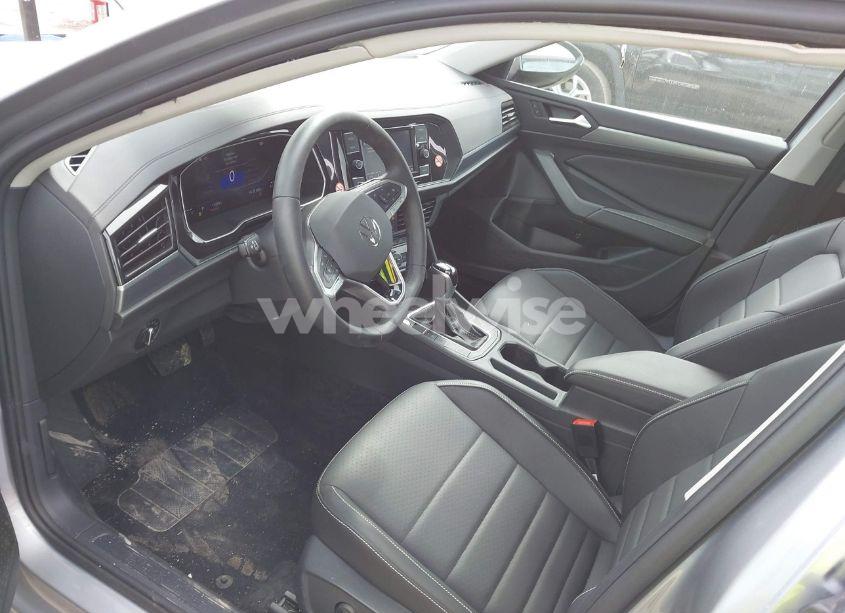 Photo 5 of 2024 Volkswagen Jetta 1.5T SE (VIN 3VWEM7BU7RM088054)