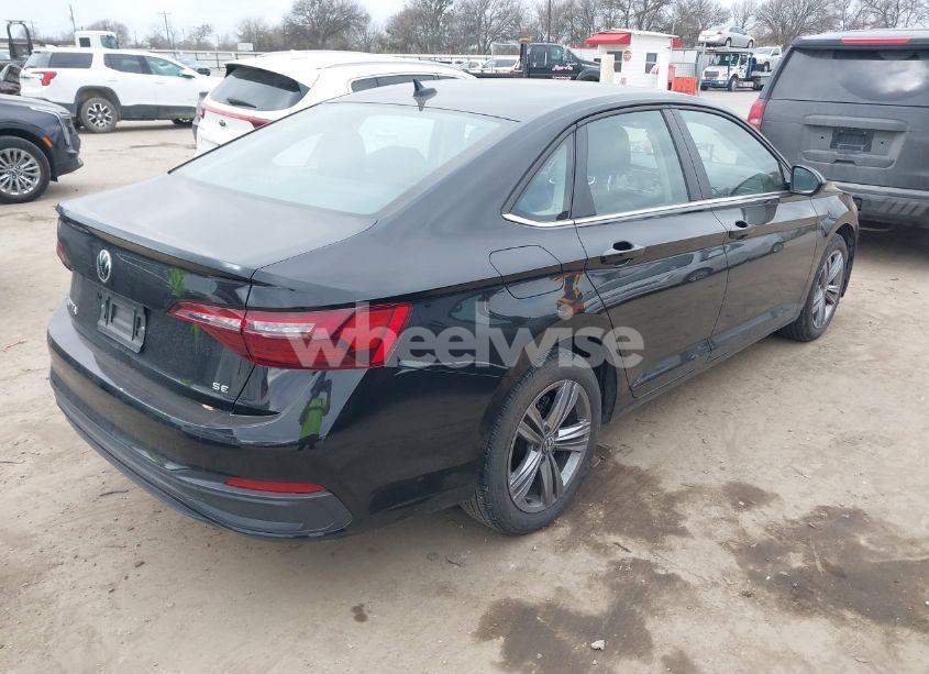 Photo 4 of 2024 Volkswagen Jetta 1.5T SE (VIN 3VWEM7BU8RM007787)