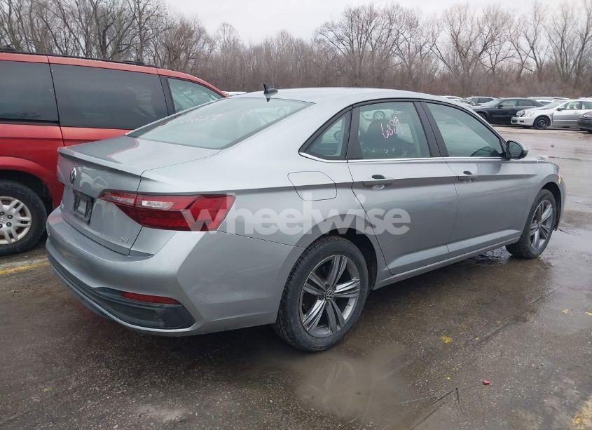 Photo 4 of 2024 Volkswagen Jetta 1.5T SE (VIN 3VWEM7BU8RM014626)