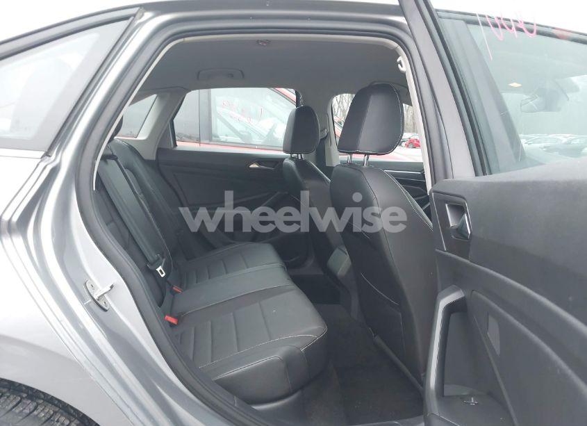 Photo 8 of 2024 Volkswagen Jetta 1.5T SE (VIN 3VWEM7BU8RM014626)