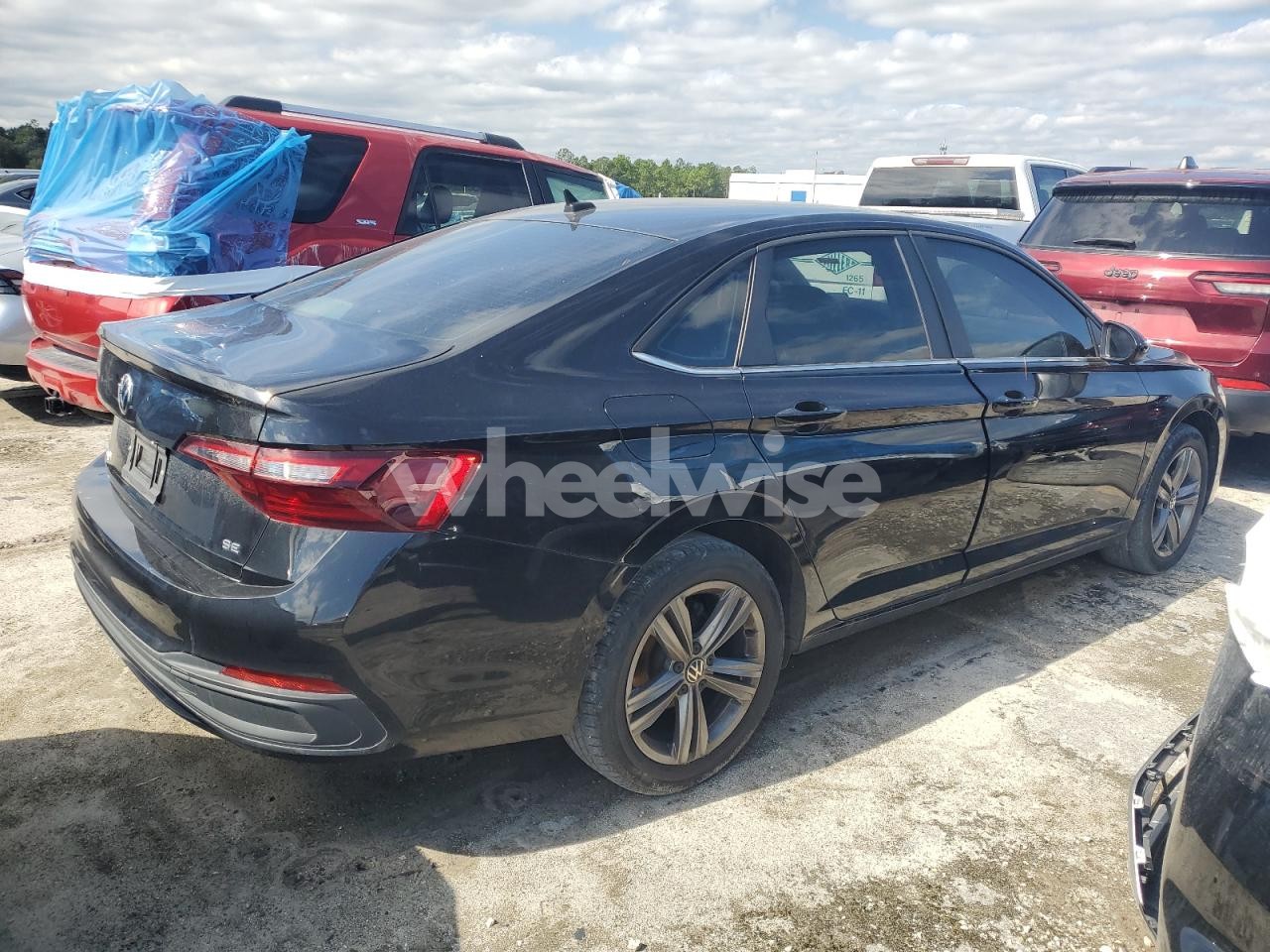 Photo 3 of 2023 VOLKSWAGEN JETTA SE (VIN 3VWEM7BU9PM030931)